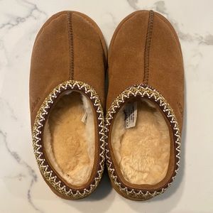 Ugg slippers, size 6
